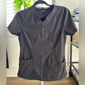 Multifunctional Scrub Top! Many pockets!